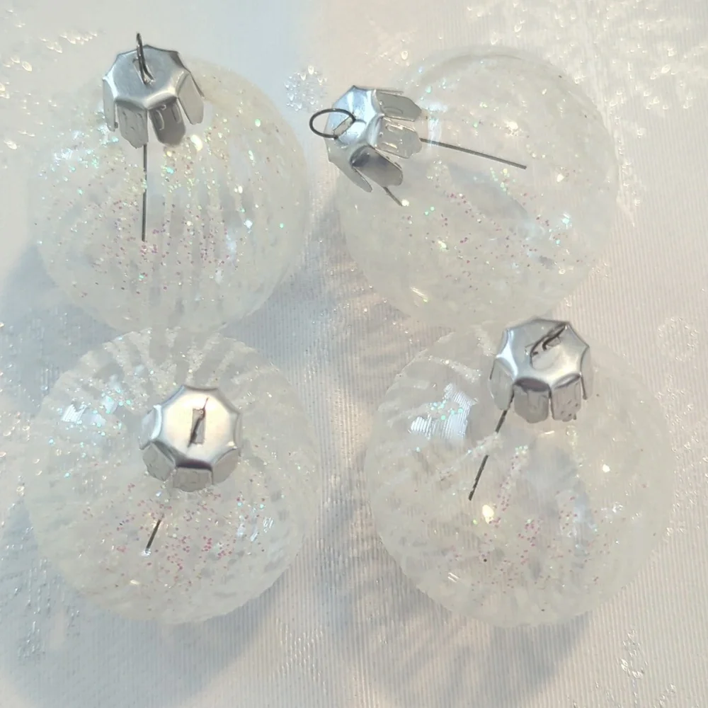 🏷️LAST CHANCE SALE $5 Vintage Romanian Hand Decorated Glass Ornaments Set of 4 - Picture 3 of 8
